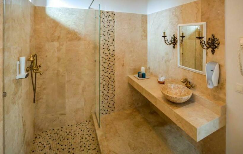 Студия Deluxe, Coquette