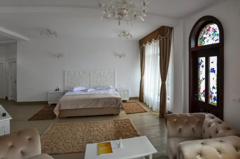 Студия Deluxe, Coquette