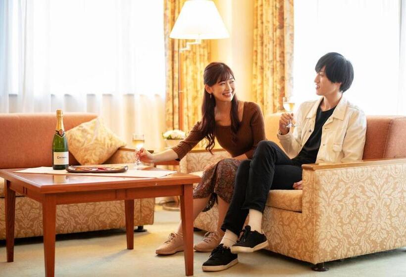 סוויטת ג'וניור, Io Alpheratz