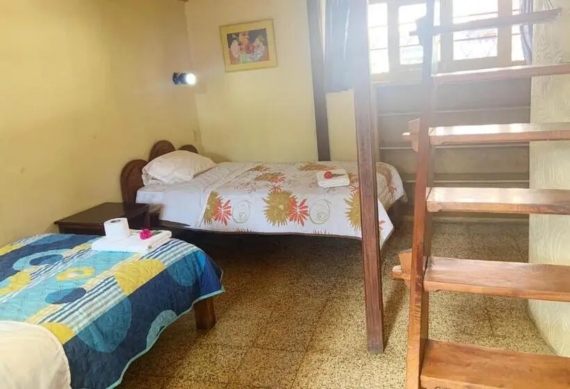 تختخواب در اتاق مشترک, Hostal Jardín Escondido