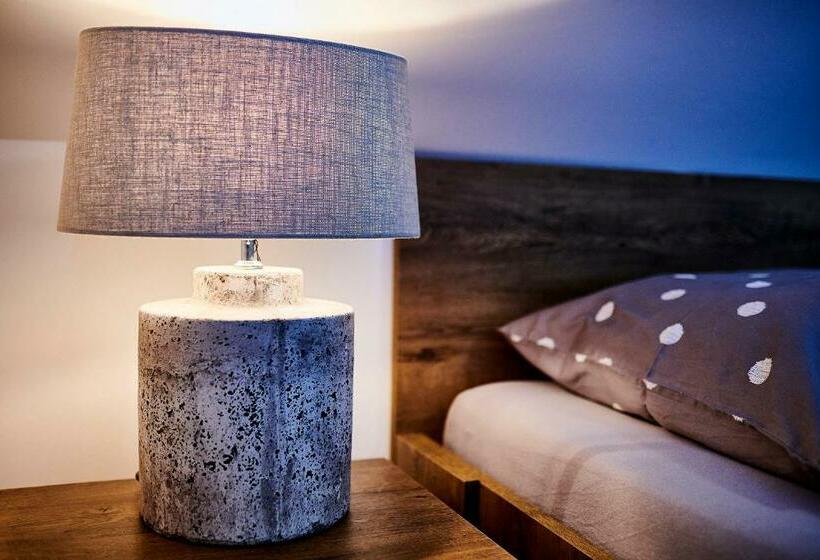 高级三人间, Na Rozcestí Frýdlant