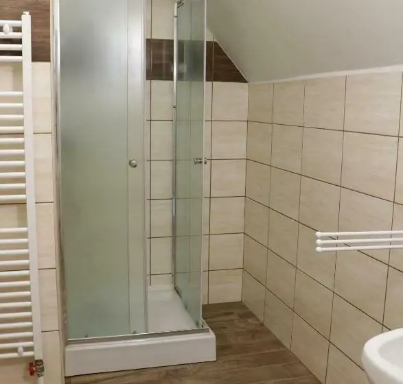 Standard Kolmen Hengen Huone, Borostyán Vendégház