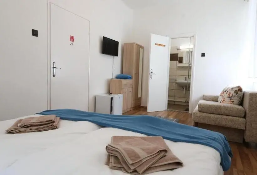 Standard Kolmen Hengen Huone, Borostyán Vendégház
