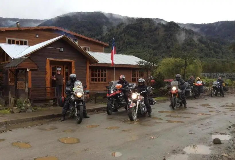 スタンダードトリプルルームの外観-バスルーム, Los Mañíos Del Queulat Puyuhuapi