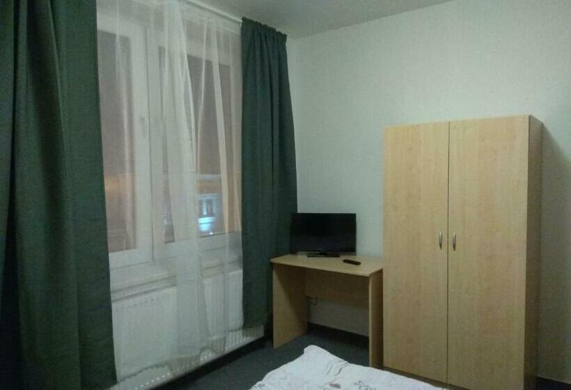 标准间, Lidový Dům
