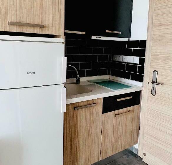 חדר סטנדרט לשלושה, Sky Roof