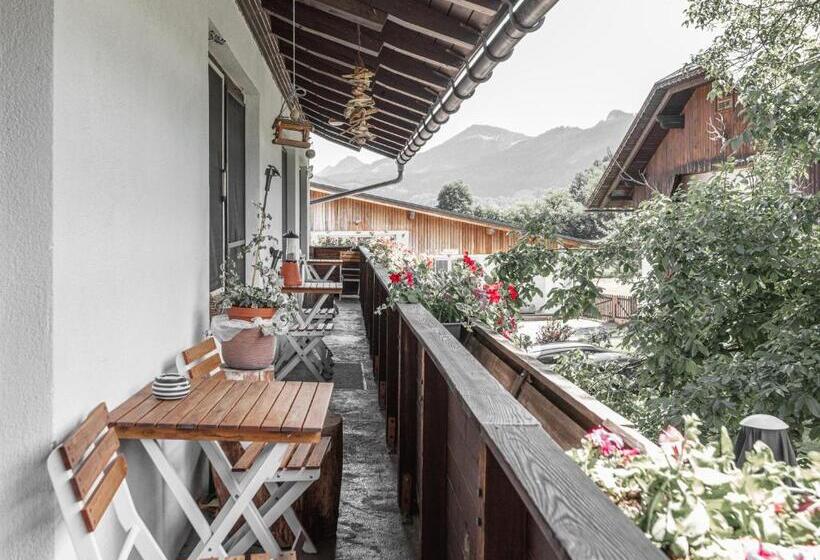 Трехместный Номер Стандарт с Балконом, Urlaub Am Bauernhof Feldbauer