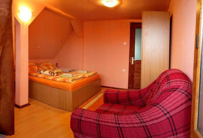 バルコニー付きスタンダードルーム, Csergő Ildikó Vendégház