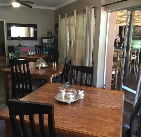 デラックスルーム, Sanyati Guesthouse