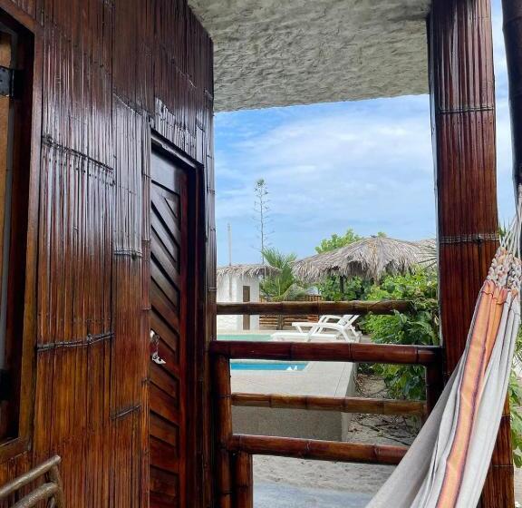 اتاق استاندارد با چشم‌انداز استخر, Un Dia Boutique Resort