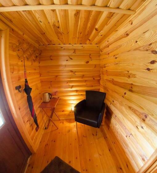 חדר אקונומי, California