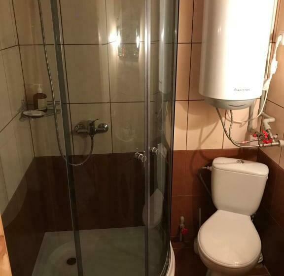 חדר אקונומי, California