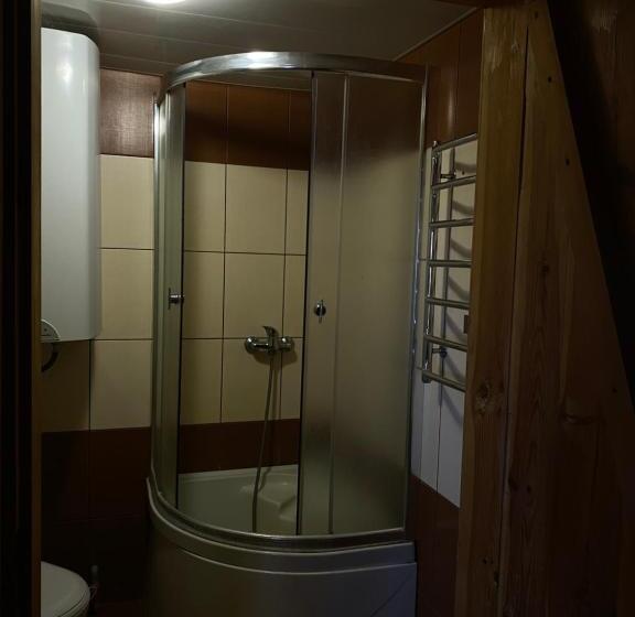 חדר אקונומי, California