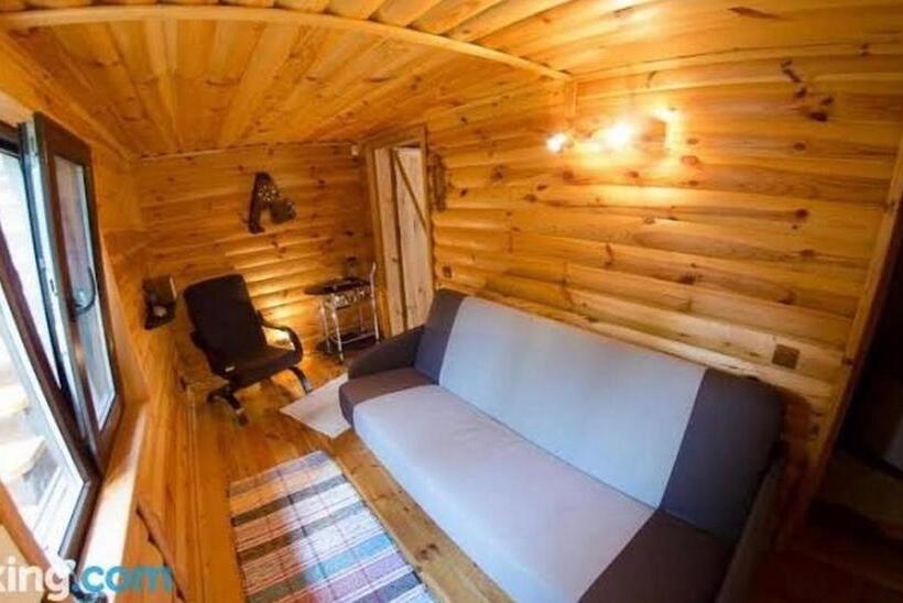 חדר אקונומי, California