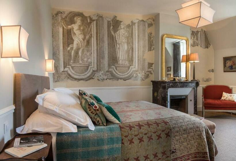 غرفة قياسية, Château Des Grotteaux