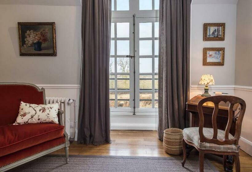 غرفة قياسية, Château Des Grotteaux