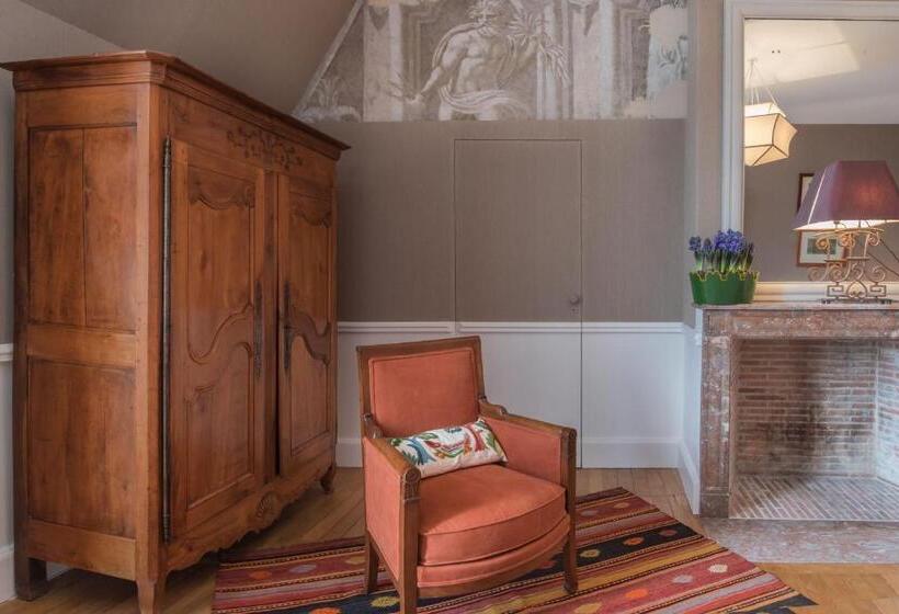 Номер Deluxe, Château Des Grotteaux