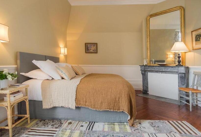 جناح سرير كينج, Château Des Grotteaux