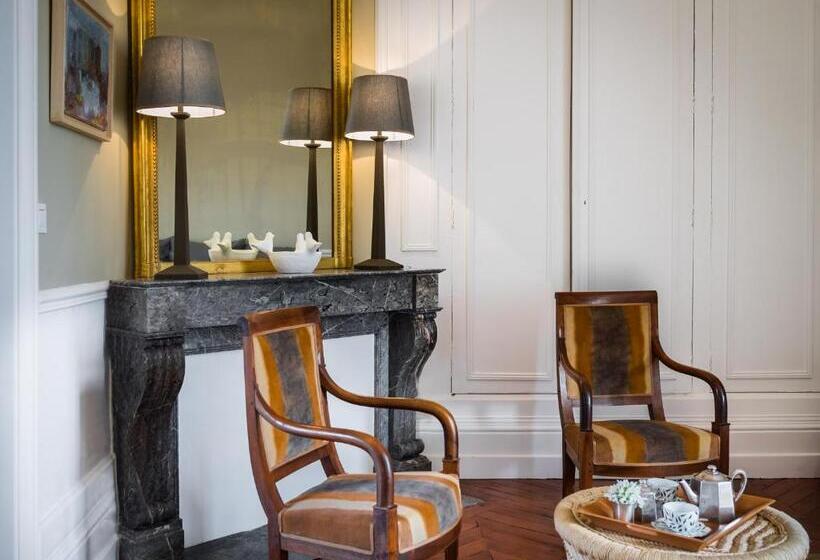 جناح سرير كينج, Château Des Grotteaux