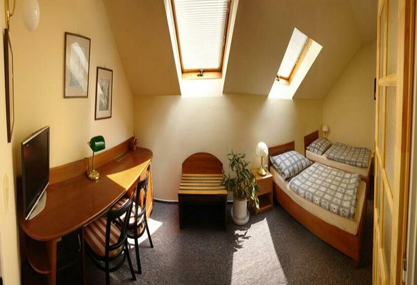 スタンダードルーム, Babí Lom