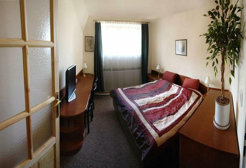 スタンダードルーム, Babí Lom