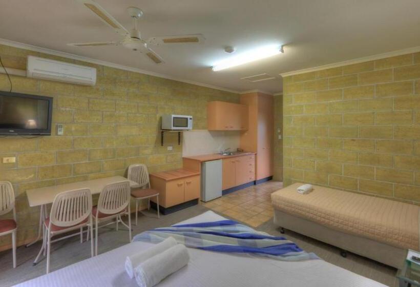 חדר דחוקס עם מיטת קינג, Yarra Holiday Park