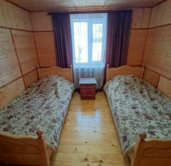 غرفة قياسية حمام مشترك, Girskyi Kutochok