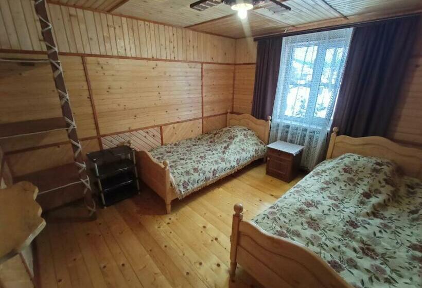 غرفة قياسية حمام مشترك, Girskyi Kutochok