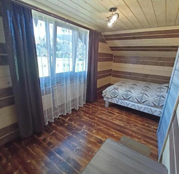 منزل غرفتين نوم, Girskyi Kutochok