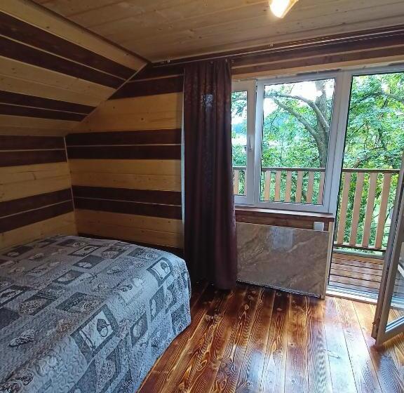 منزل غرفتين نوم, Girskyi Kutochok