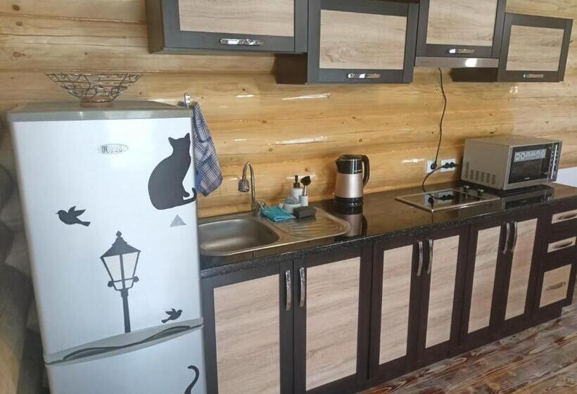 منزل غرفتين نوم, Girskyi Kutochok