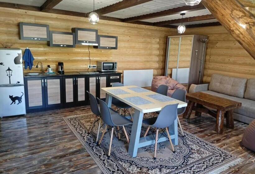 منزل غرفتين نوم, Girskyi Kutochok