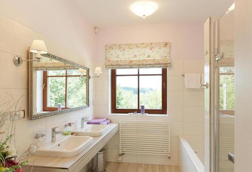 高级套房, Penzion Na Kraji Lesa