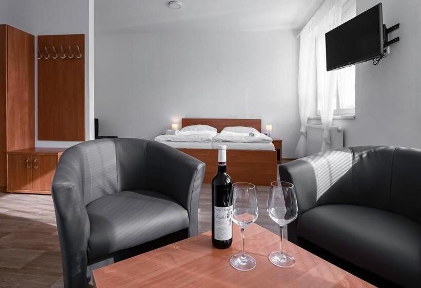 스탠다드 트리플 룸, Penzion Patria Kobyli