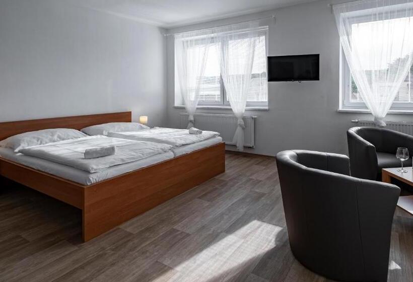 스탠다드 트리플 룸, Penzion Patria Kobyli