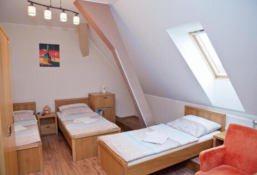 غرفة قياسية ثلاثية, Penzion Statek Bernard