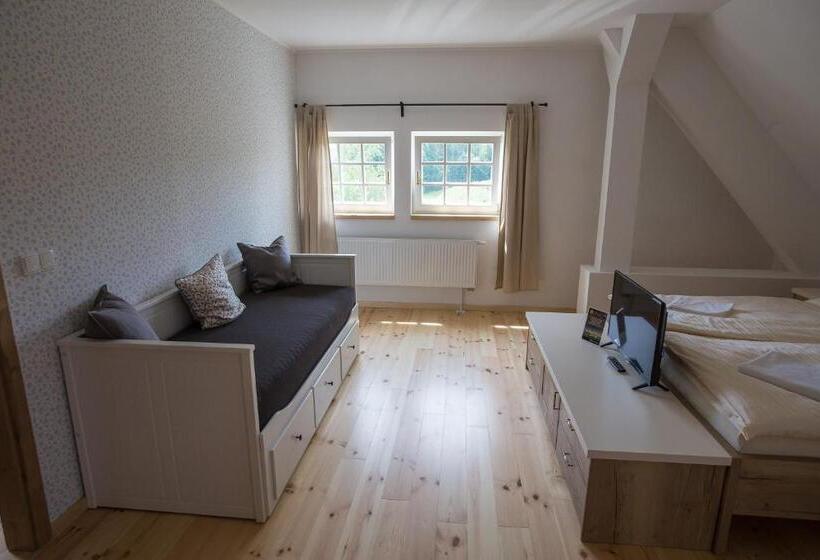 جناح, Penzion Statek Bernard