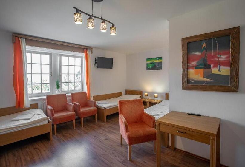 غرفة قياسية ثلاثية, Penzion Statek Bernard