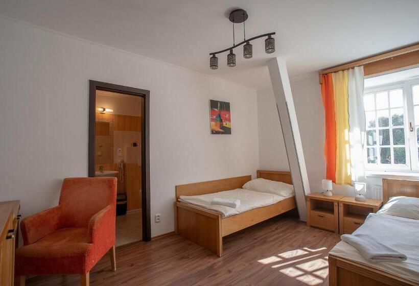 غرفة قياسية رباعية, Penzion Statek Bernard