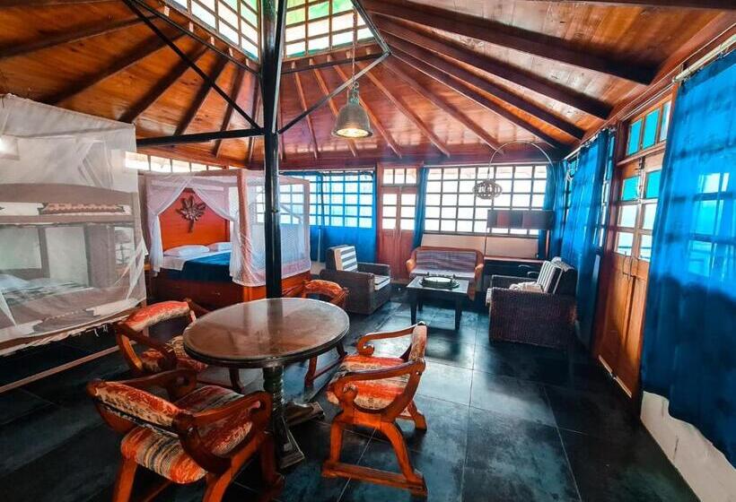 اتاق استاندارد چهارنفره با بالکن, Hosteria Farallon Dillon