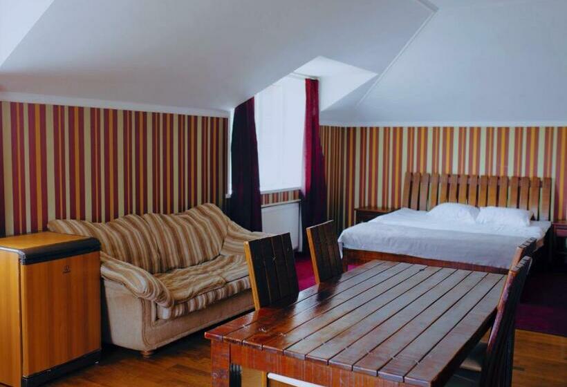 סוויטה, Grebenky Motel