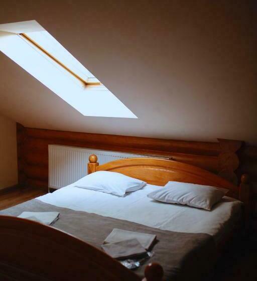 חדר משפחתי, Grebenky Motel