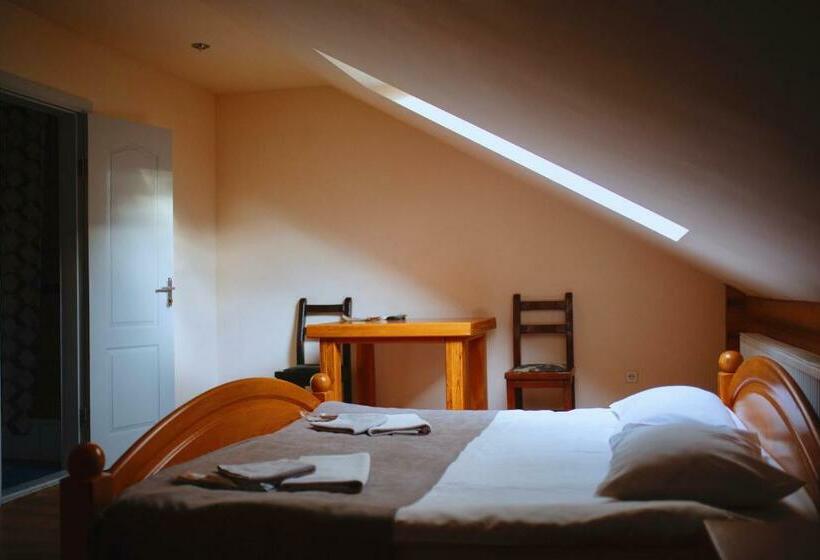 Семейный Номер, Grebenky Motel