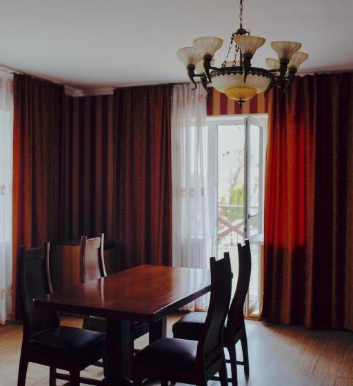 סוויטה, Grebenky Motel