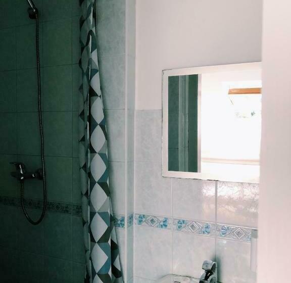 חדר אקונומי, Grebenky Motel