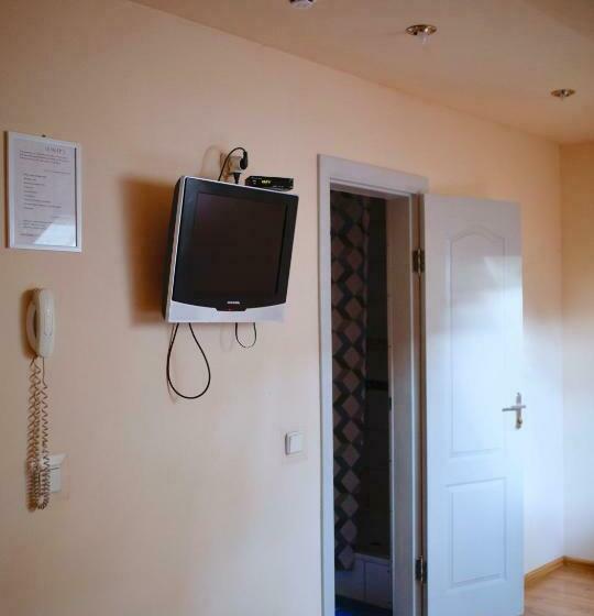 חדר משפחתי, Grebenky Motel