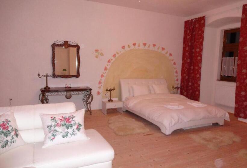 סוויטת ג'וניור, Kaštieľ Biela Dáma A čierny Rytier