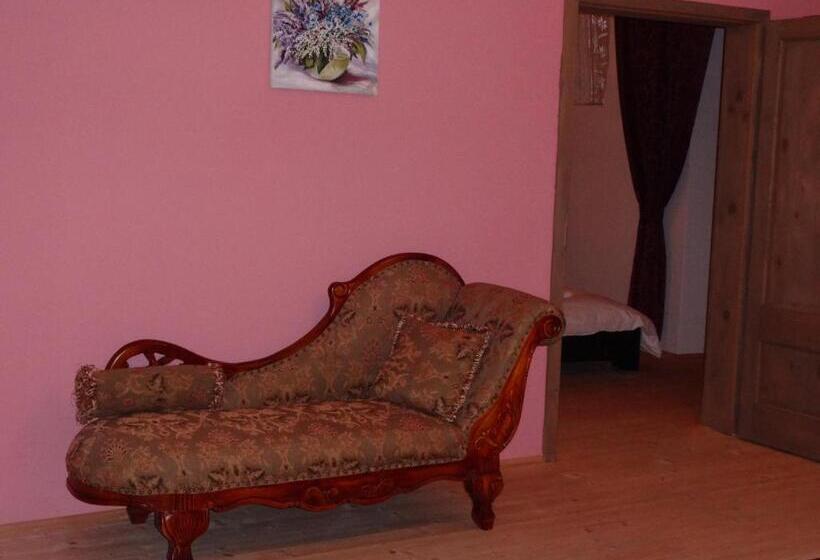 סוויטה דלוקס, Kaštieľ Biela Dáma A čierny Rytier