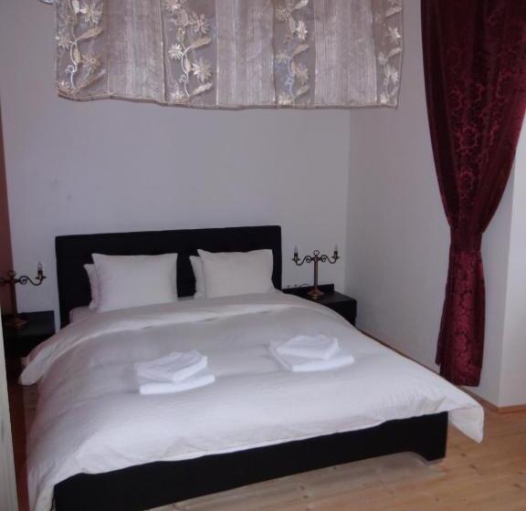 סוויטה דלוקס, Kaštieľ Biela Dáma A čierny Rytier