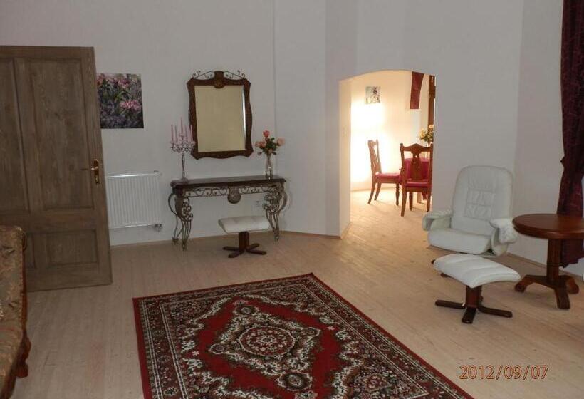 סוויטה דלוקס, Kaštieľ Biela Dáma A čierny Rytier